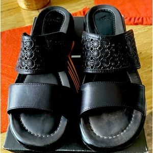 Dansko Black Leather Sandal 10 Like New